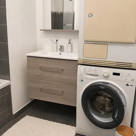 T3 Avec Terrasse A 10 Min Des Plages דירה